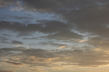 Obraz premium Beautiful evening clouds during the sunset