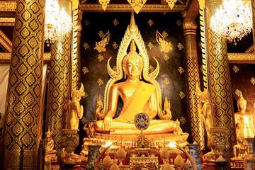 Wat Phra Si Rattana Mahathat Woramahaviharn with Phra Buddha Chinnarat at Phitsanulok for tourists come to worship a lot.
