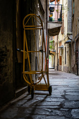 Fototapeta na wymiar Gasse in Omegna, Italien