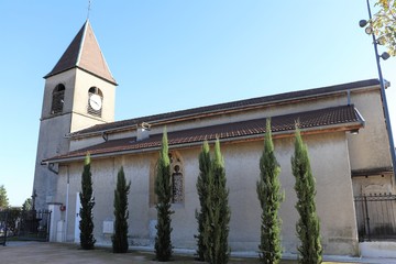 Eglise catholique Saint Hippolyte dans le village de Chuzelles - Département de l'Isère - France 