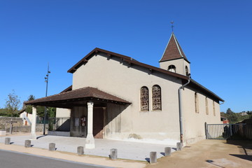 Eglise catholique Saint Hippolyte dans le village de Chuzelles - Département de l'Isère - France 