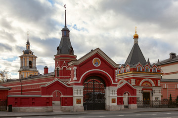 Fototapeta na wymiar The picturesque Orthodox monastery in the center of Moscow, surrounded by a red fortified wall with a curly ornament