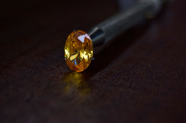 Yellow diamond It is a diamond with beautiful colors, rare and expensive for jewelry making.