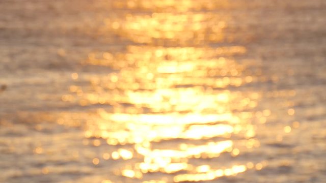 黄金に輝く神秘的な海-ボケ-玉ボケ