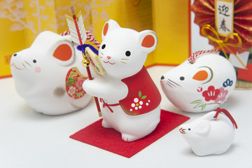 2020年 干支　破魔矢を持ったねずみファミリー