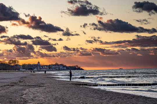 K&uuml;hlungsborn zum Sonnenuntergang 