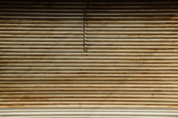 古いシャッター扉