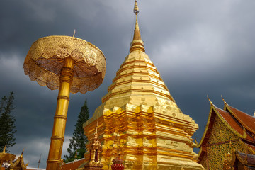 Fototapeta premium Wat Doi Suthep golden stupa, Chiang Mai, Thailand