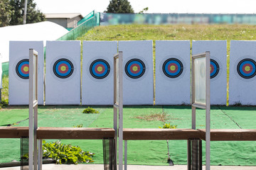 Number of blank archery targets in a row