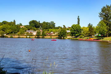 Saint-Evroult-Notre-Dame-du-Bois. Le lac. Orne. Normandie	