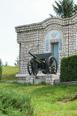 Old World War One weapons. Schneider - Putilov field cannon, 75mm FF caliber. model 1902/36. It was used by Romanian Army prior and at the beginning of WWII.