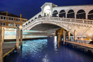 Fototapeta na wymiar Amazing architecture of the Ponte di Rialto bridge over the grand canal of Venice city, Italy