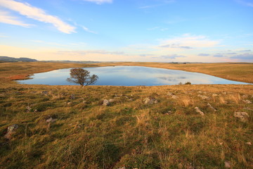 lac de Saint-Andéol massif de l'Aubrac