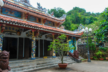 Naklejka premium Exterior of colorful temple at Marble Mountains in Da Nang, Vietnam 