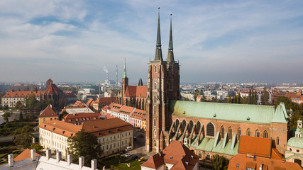 Obraz premium Aerial view of Wroclaw on a sunny misty autumn morning