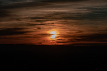 Fototapeta na wymiar Sonnenuntergang mit Schleierwolken