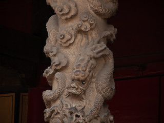 彫刻　柱　龍　孔子廟