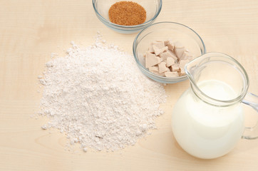 Backzutaten für Hefeteig