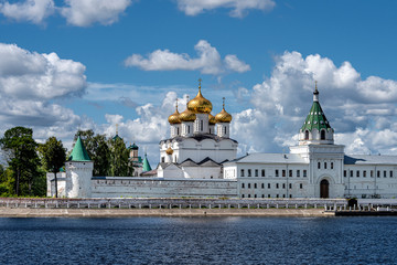 Russia, Golden Ring, Kostroma: Panorama of famous onion domed Ipatievsky Monastery seen from across...