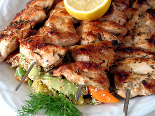 Chicken kebabs with sesame seeds