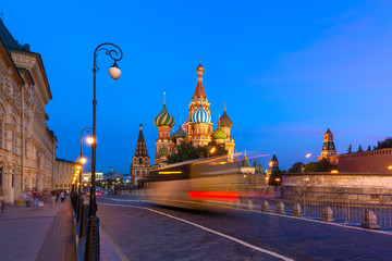 Obraz premium St. Basil's Cathedral at dusk, Red Square, Moscow