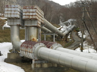 地熱発電所のパイプライン