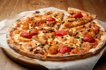 tomatoes in pizza, Italian food, pizzeria, presentation and serving, menu, beautifully decorated dish, delicious food, pizza, delicious and hot pizza, greens, pizza wooden board