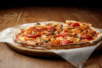 tomatoes in pizza, Italian food, pizzeria, presentation and serving, menu, beautifully decorated dish, delicious food, pizza, delicious and hot pizza, greens, pizza wooden board