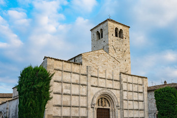 Fototapeta na wymiar S Vicenzo e Anastasio Church in Ascoli Piceno, Italy