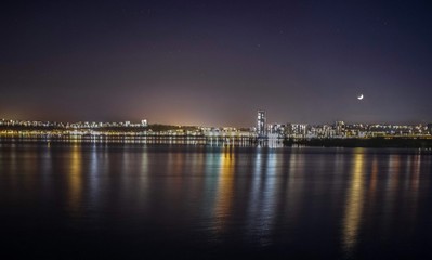 Fototapeta na wymiar cardiff bay at night
