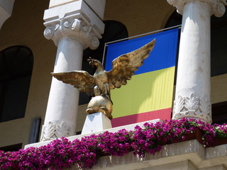 Wind blowing flags from all around the world