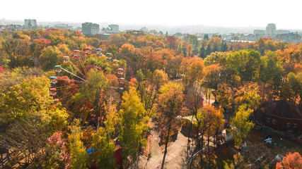 Obraz premium Autumn aerial photo of Ferris wheel landscape.