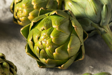 Obraz premium Raw Green Organic Artichokes