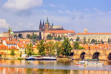 Fototapeten Prag Stadtsommerlandschaft - Blick auf das historische Viertel Hradschin von Prag und die Burganlage Prager Burg, Tschechien  © rustamank