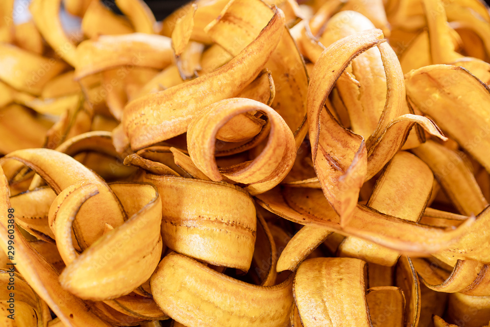 Wall mural platano frito en cascaritas, tajadas de platano gastronomia colombiana