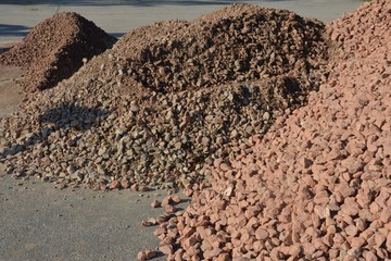 Baumaterial - Baustoffe lagern draußen