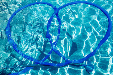 The water vacuum cleaner for the pool. Care of the pool. How to clean the pool. Underwater vacuum cleaner. Pool cleaning.