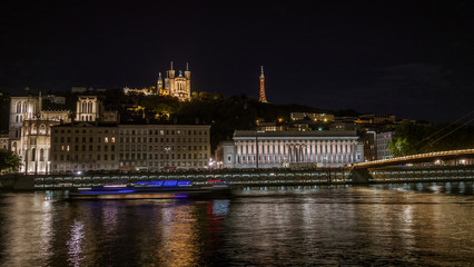 Fototapeta na wymiar La ville de Lyon, obscure et lumineuse.