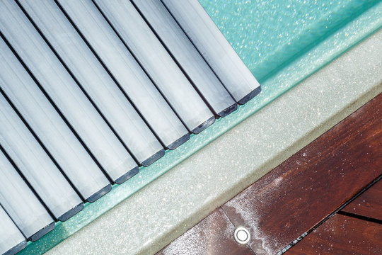 Span for pool. Rolling coating. Pool protection. Rollete. Security. Pure water. Pool protection system.