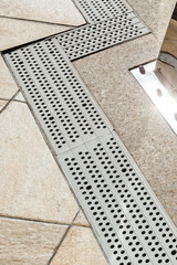 Overflow grilles for swimming pools. Tap water at the edge of the bowl. System. Sections. Hygiene.