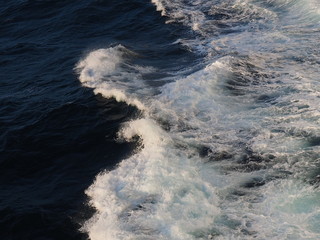 wellen eines schiffes 