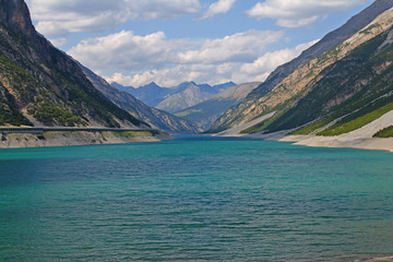 Fototapeta na wymiar The Livigno lake