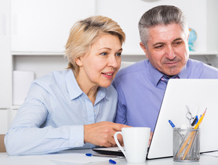 Colleagues discussing project