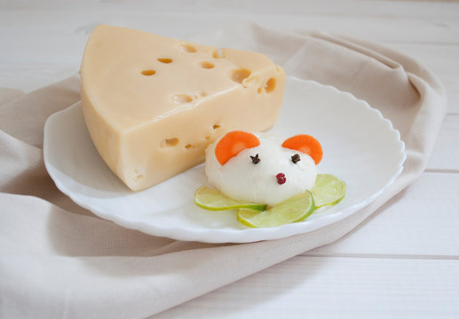 mouse from mazzarella on a New Year's table