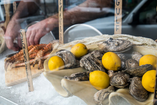 Fresh oysters