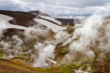 Isländische Berglandschaft. Heiße Quellen und Vulkanberge im Geothermalgebiet Landmannalaugar. Einer der Teile des Laugavegur-Trails © Oleg Totskyi