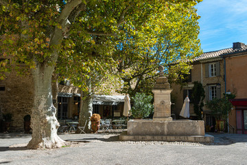 Fountain in medieval village of Gordes , Provance