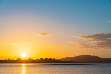 Naklejka premium Clear golden sunrise