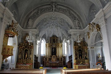 Fototapeta na wymiar Die Pfarrkirche Sogn Gions in Disentis.