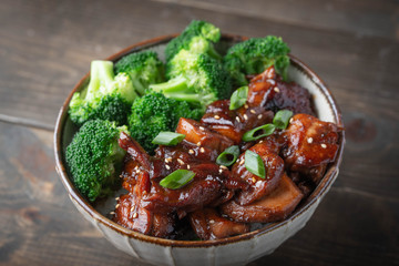 teriyaki chicken rice bowl with broccoli